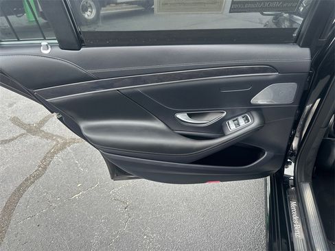 Used 2020 Mercedes-Benz S 560 Sedan image 24
