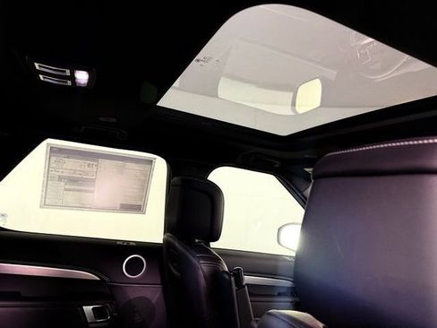 Used 2025 Land Rover Discovery Dynamic SE image 39