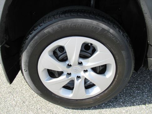 Used 2023 Toyota RAV4 LE image 9