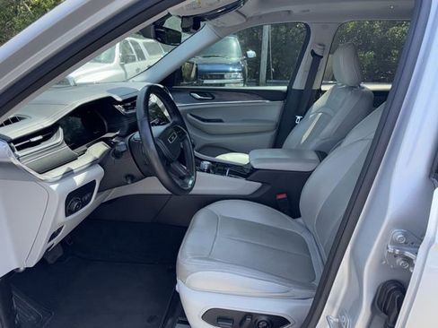 Used 2022 Jeep Grand Cherokee L Overland image 9