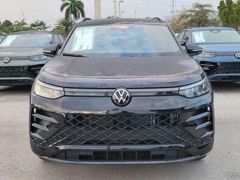 New 2026 Volkswagen Tiguan SE R-Line image 2