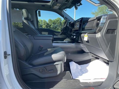 New 2025 Ford F250 Lariat w/ Lariat Ultimate Package image 31