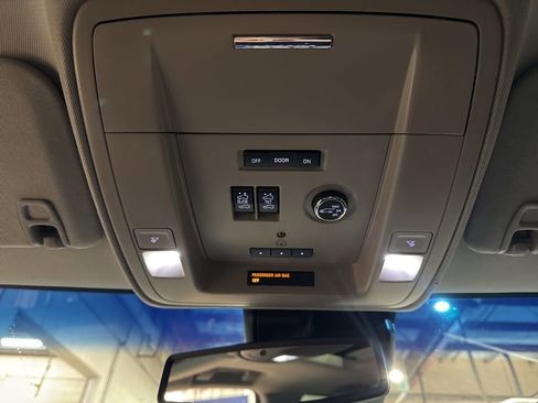 Used 2015 Chevrolet Suburban LTZ image 36