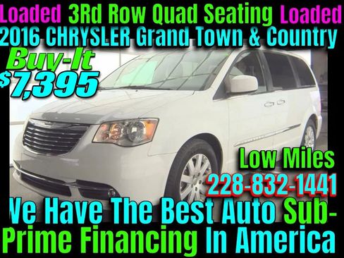 Used 2016 Chrysler Town & Country Touring w/ Driver Convenience Group image 1