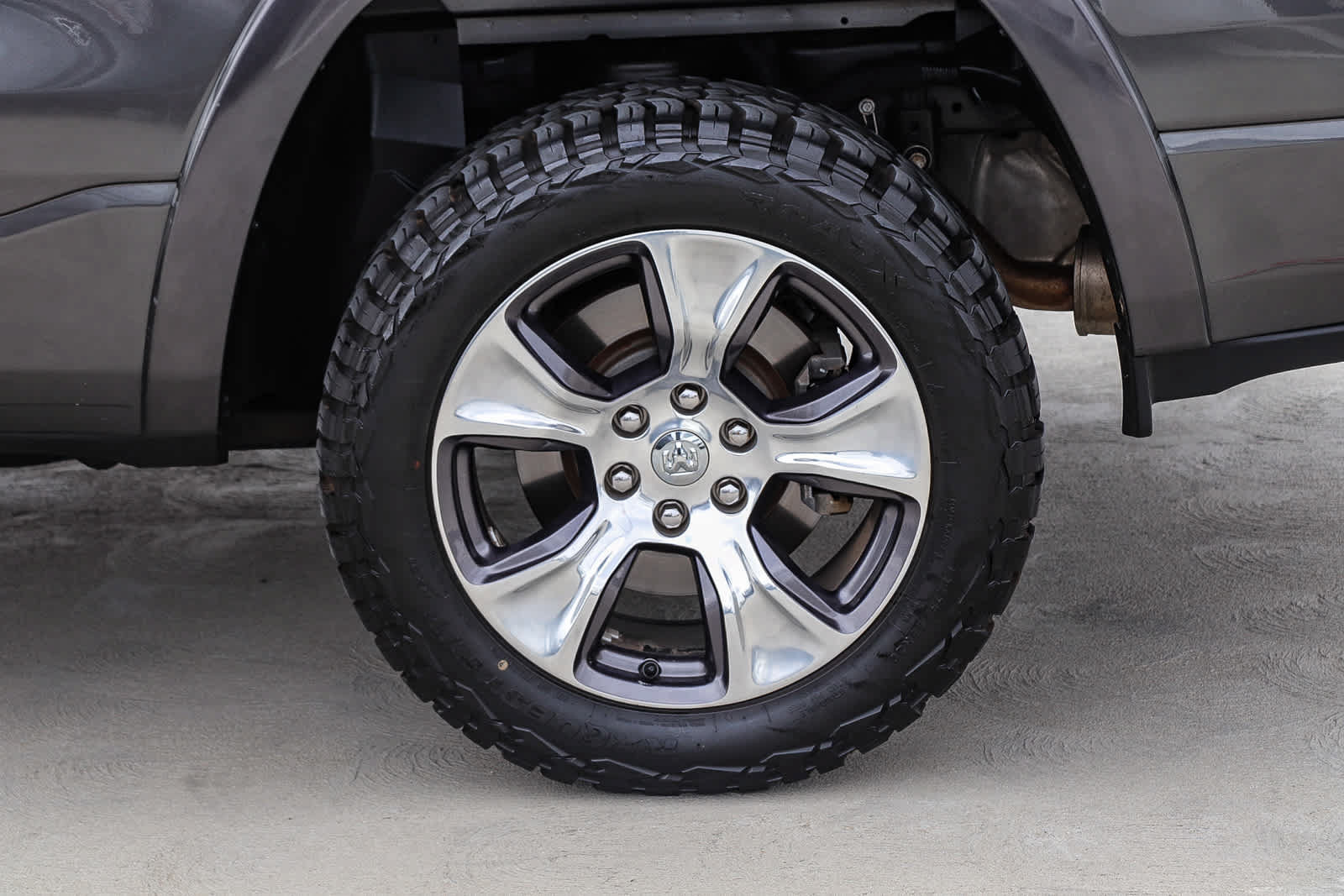 Used 2019 RAM 1500 Laramie AWD/4WD image 11