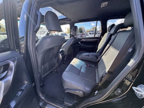 Used 2022 Lexus GX 460 image 32