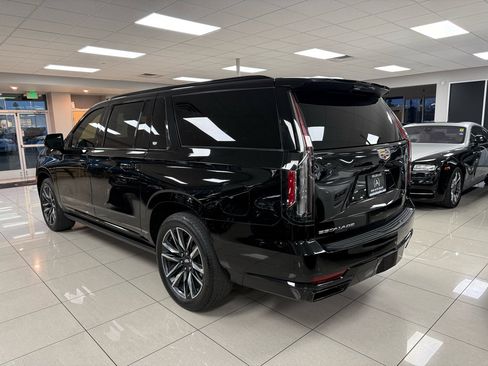 Used 2021 Cadillac Escalade ESV Sport Platinum image 2