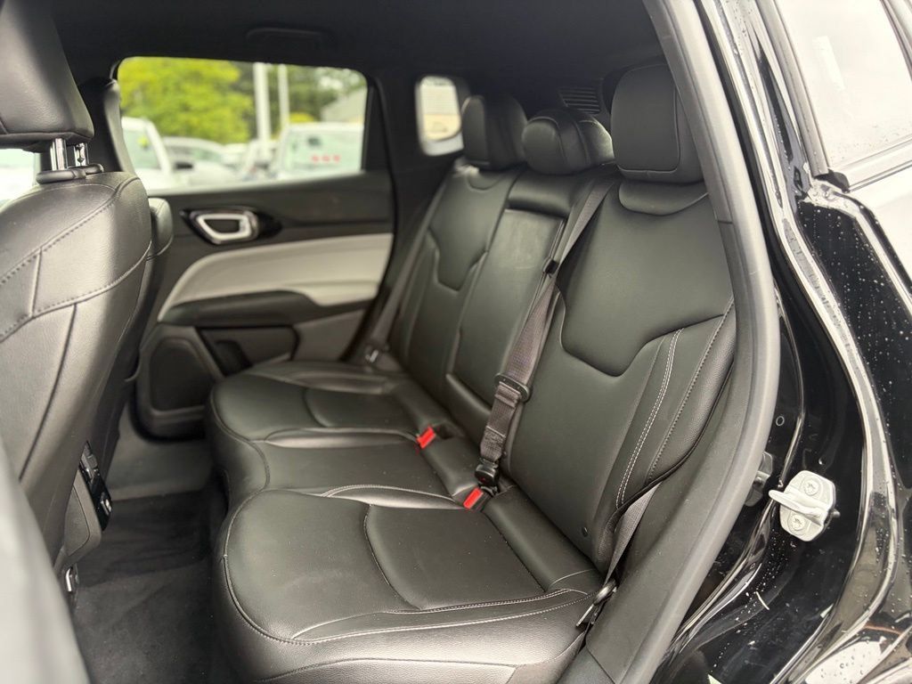Used 2025 Jeep Compass Limited AWD/4WD image 10