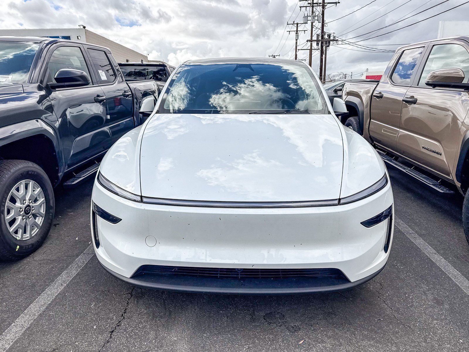 Used 2026 Tesla Model Y Long Range AWD/4WD image 2