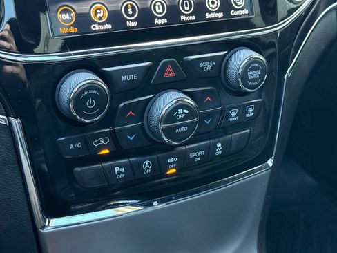 Used 2021 Jeep Grand Cherokee Limited w/ Luxury Group II image 17