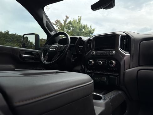 Used 2022 GMC Sierra 2500 AT4 w/ AT4 Premium Plus Package AWD/4WD image 6