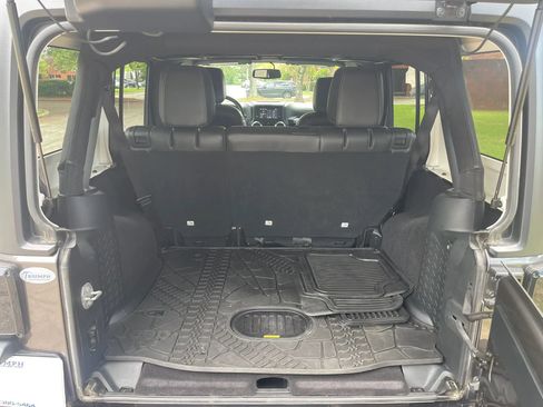Used 2016 Jeep Wrangler Unlimited Rubicon AWD/4WD image 15