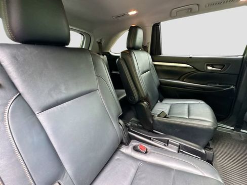 Used 2017 Toyota Highlander XLE AWD/4WD image 35