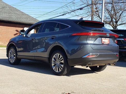 Used 2021 Toyota Venza Limited image 5