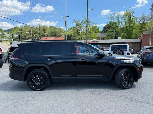 Used 2023 Jeep Grand Cherokee L Laredo AWD/4WD image 3