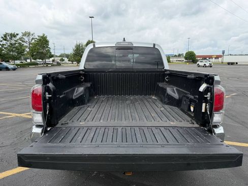 Used 2022 Toyota Tacoma TRD Off-Road AWD/4WD image 4