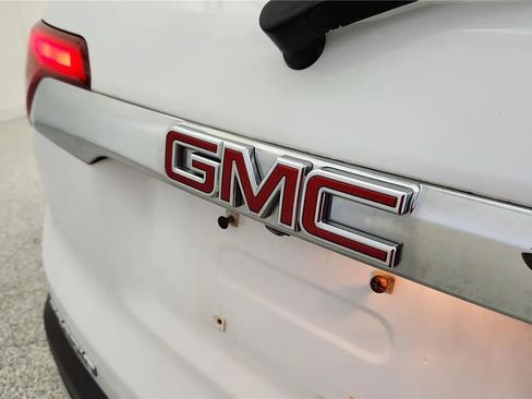 Used 2017 GMC Acadia SLE FWD image 16