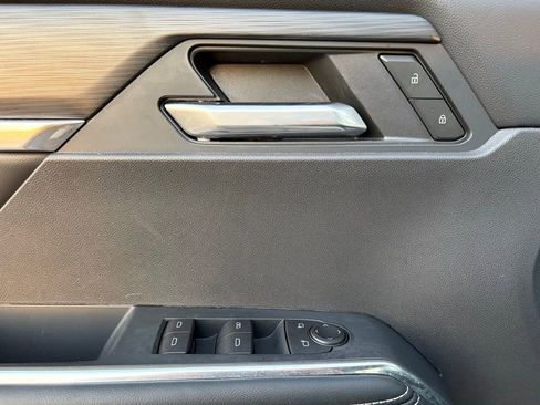 Used 2025 GMC Acadia Elevation image 21