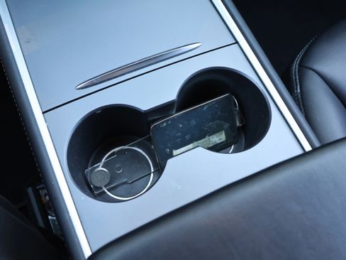 Used 2021 Tesla Model Y Long Range image 26