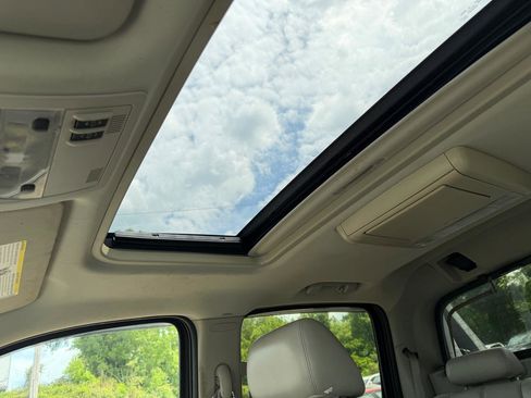 Used 2011 Chevrolet Avalanche LT AWD/4WD image 28