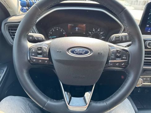 Used 2022 Ford Escape SE w/ SE Sport Appearance Package AWD/4WD image 16