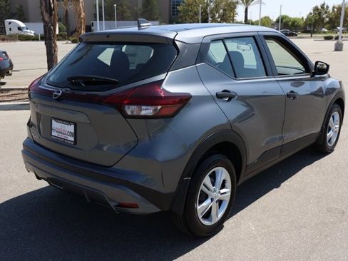 New 2025 Nissan Kicks Play S image 4