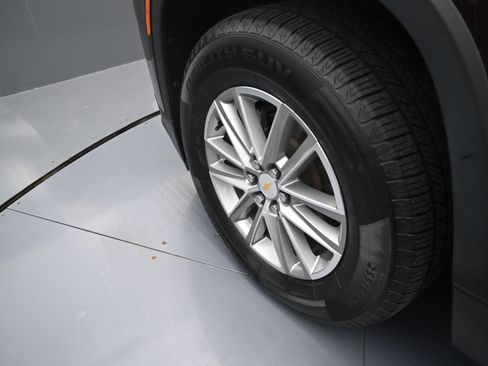 Used 2023 Chevrolet Traverse LT AWD/4WD image 37