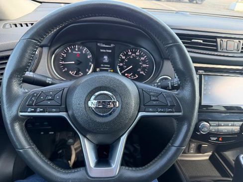Used 2017 Nissan Rogue SV w/ SV Premium Package AWD/4WD image 7