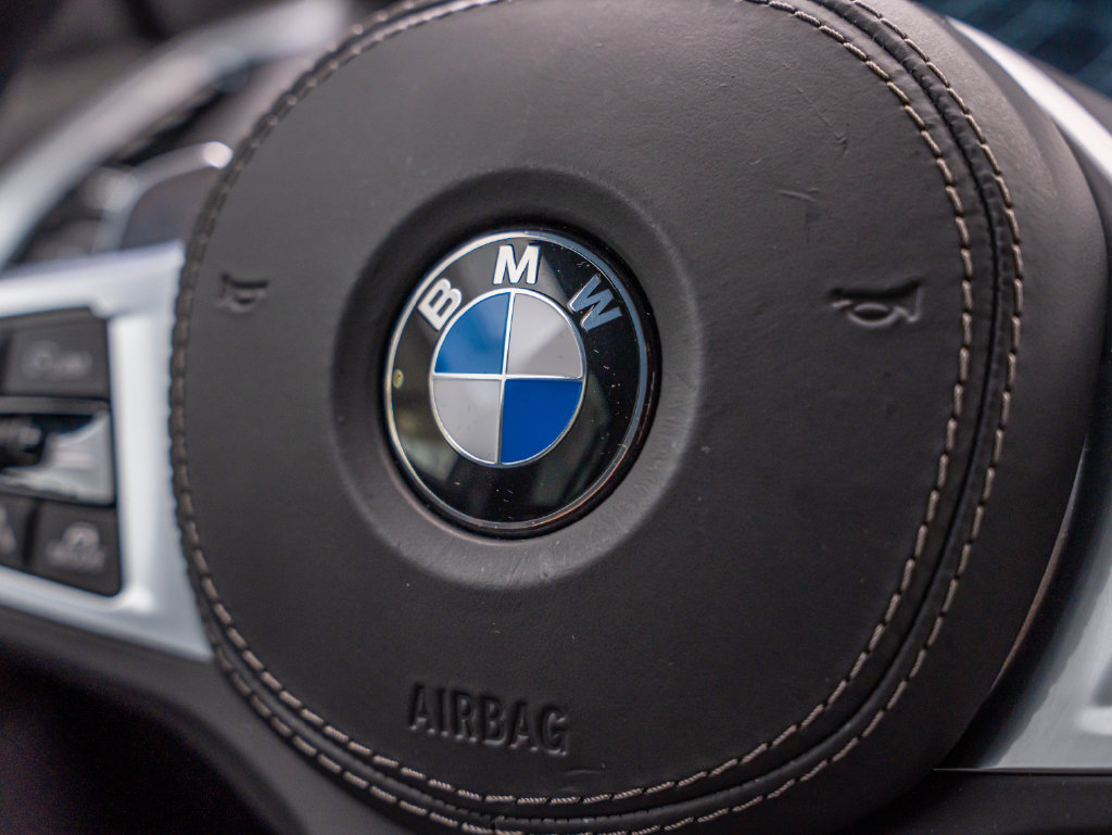 Used 2022 BMW X5 xDrive40i w/ M Sport Package AWD/4WD image 32