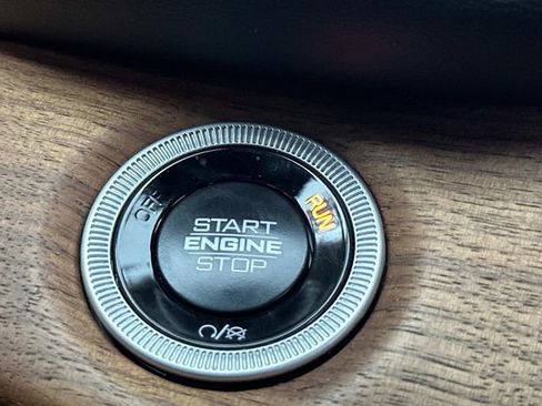 Used 2025 Jeep Grand Cherokee Summit image 31