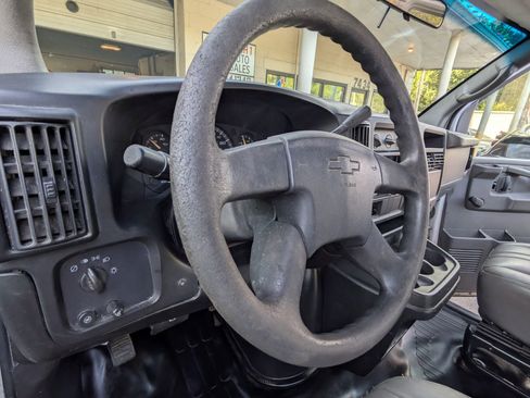 Used 2005 Chevrolet Express 3500 image 8