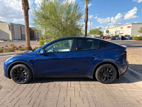 Used 2021 Tesla Model Y Long Range AWD/4WD image 2