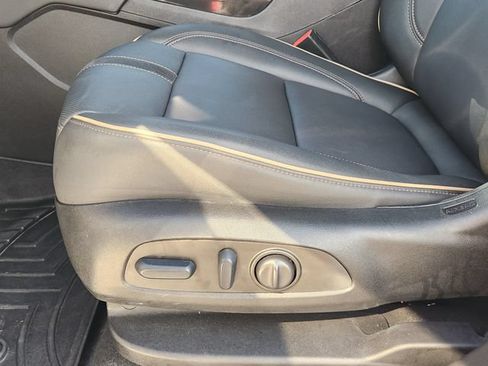Used 2024 Chevrolet Blazer Premier FWD image 23