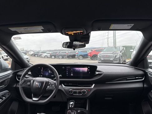 Used 2024 Buick Envista Preferred image 22