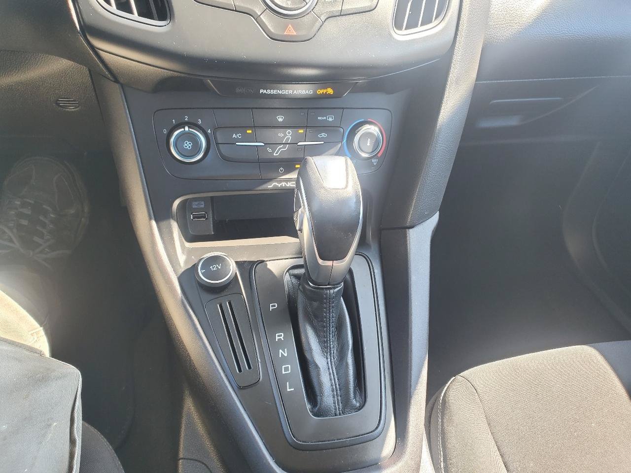 Used 2015 Ford Focus SE FWD image 20
