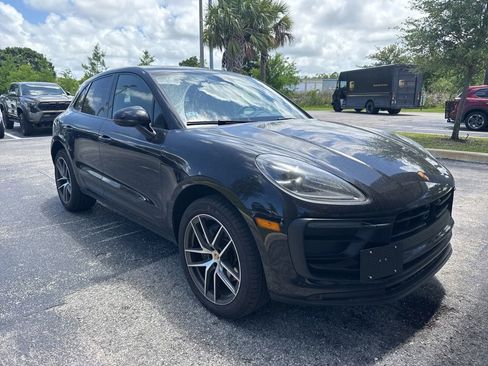 Used 2023 Porsche Macan AWD/4WD image 2