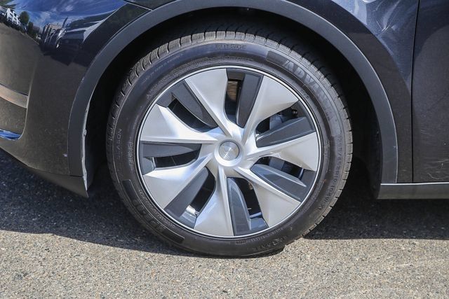 Used 2024 Tesla Model Y Long Range AWD/4WD image 11