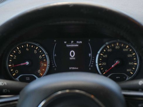 Used 2018 Jeep Renegade Altitude FWD image 23