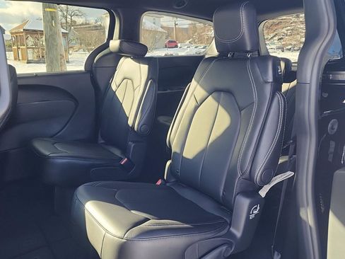 New 2026 Chrysler Pacifica Select w/ S Appearance Package image 13