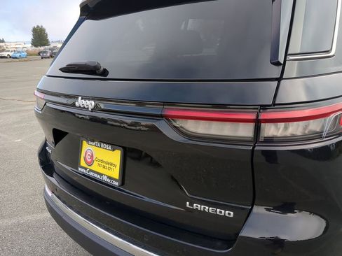 Used 2024 Jeep Grand Cherokee Laredo X image 23
