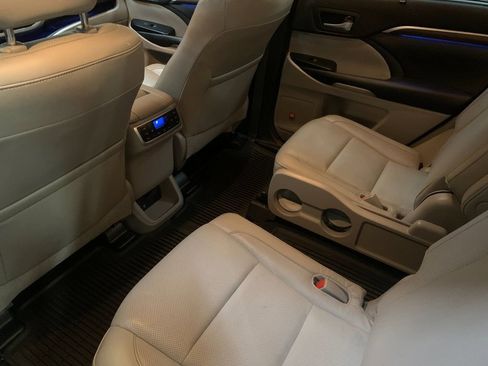 Used 2015 Toyota Highlander Limited Platinum image 14