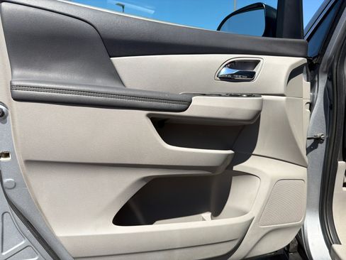 Used 2017 Honda Odyssey SE image 10