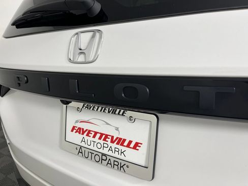 Certified 2025 Honda Pilot Touring image 24