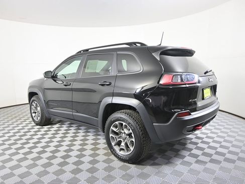Used 2022 Jeep Cherokee Trailhawk image 4