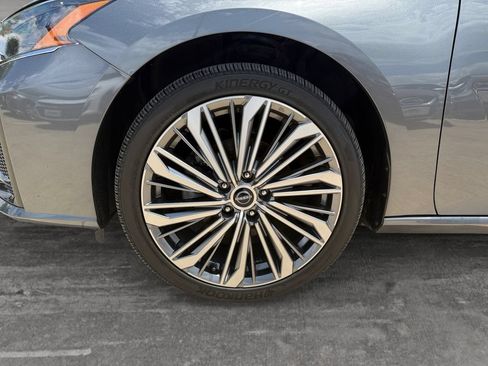 Used 2025 Nissan Altima 2.5 SL AWD/4WD image 9