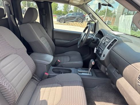 Used 2012 Nissan Frontier SV AWD/4WD image 7
