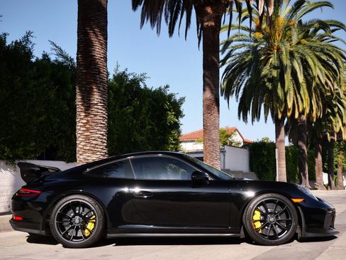 Used 2018 Porsche 911 GT3 RWD image 4