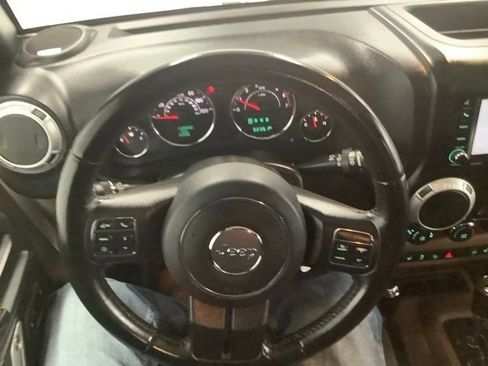 Used 2018 Jeep Wrangler Unlimited Sahara w/ Dual Top Group AWD/4WD image 16