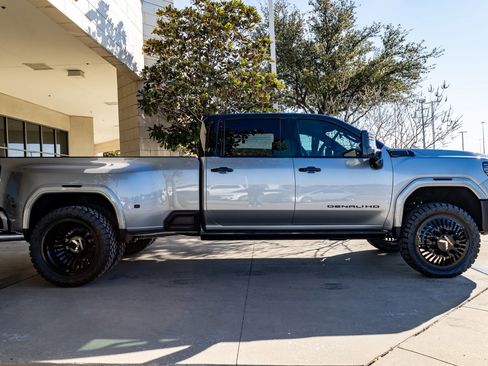 Used 2026 GMC Sierra 3500 Denali Ultimate image 11