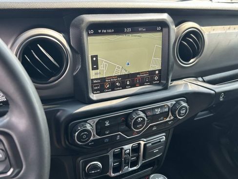 Used 2023 Jeep Wrangler Unlimited w/ Sun & Screen Package AWD/4WD image 31